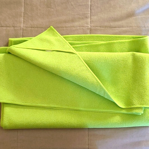 (2/$30) Yoga Mat Towel - Picture 2 of 4